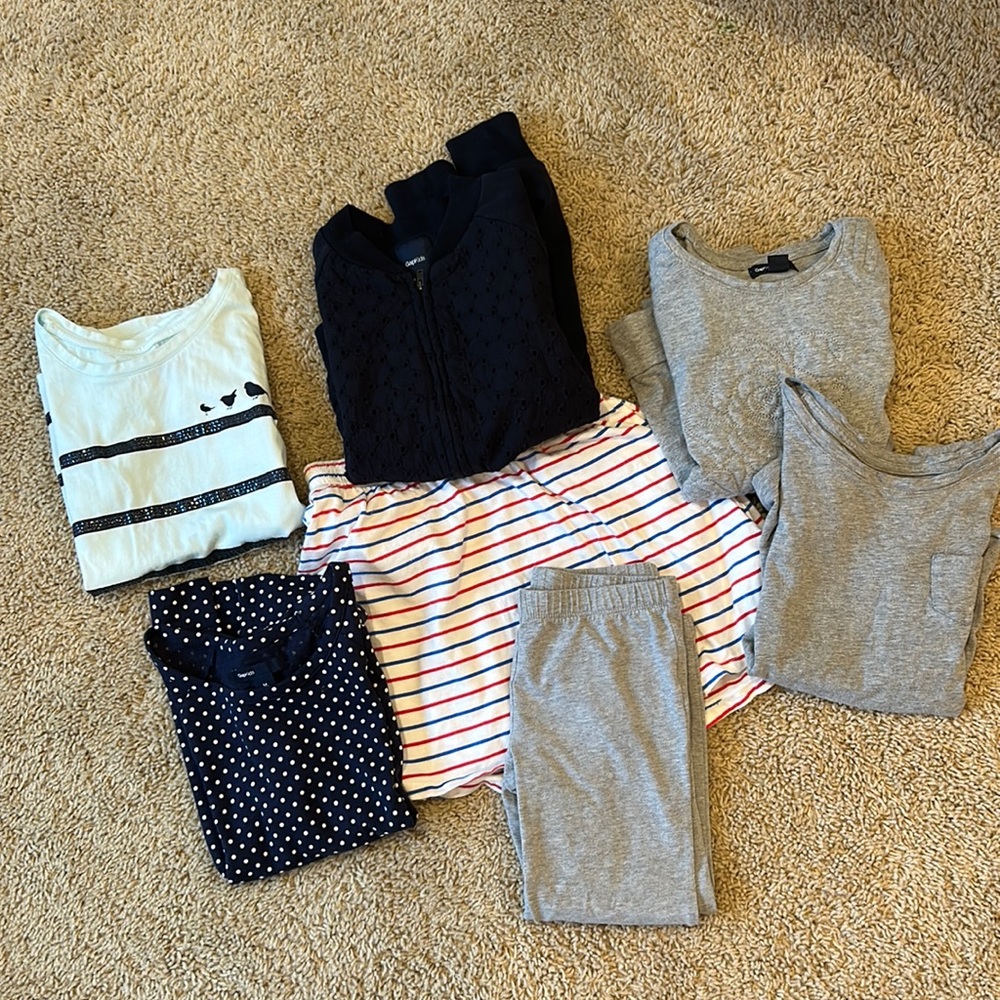Gap kids size 8 lot of of 7 pieces of girls clothing.
